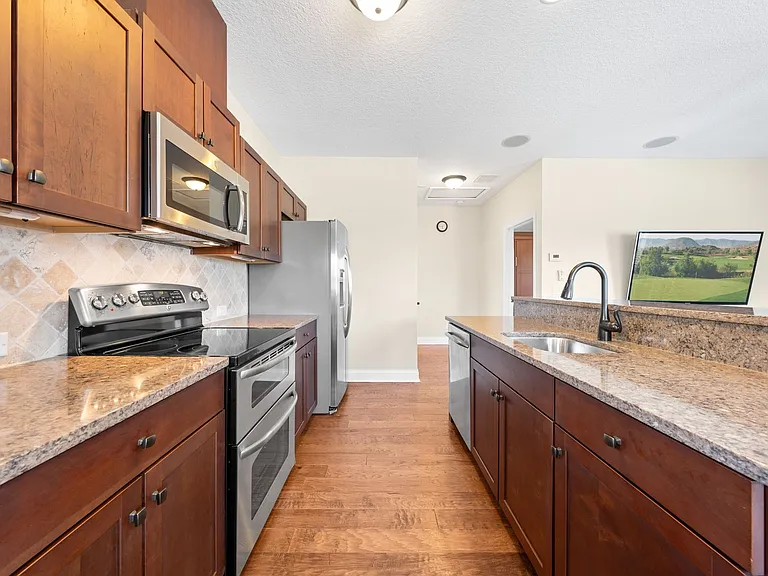 8393 Laureate Blvd — Photo 10
