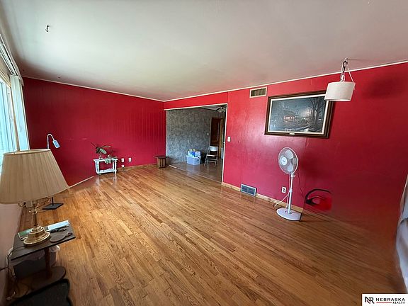 3rd image of 610 Essex St