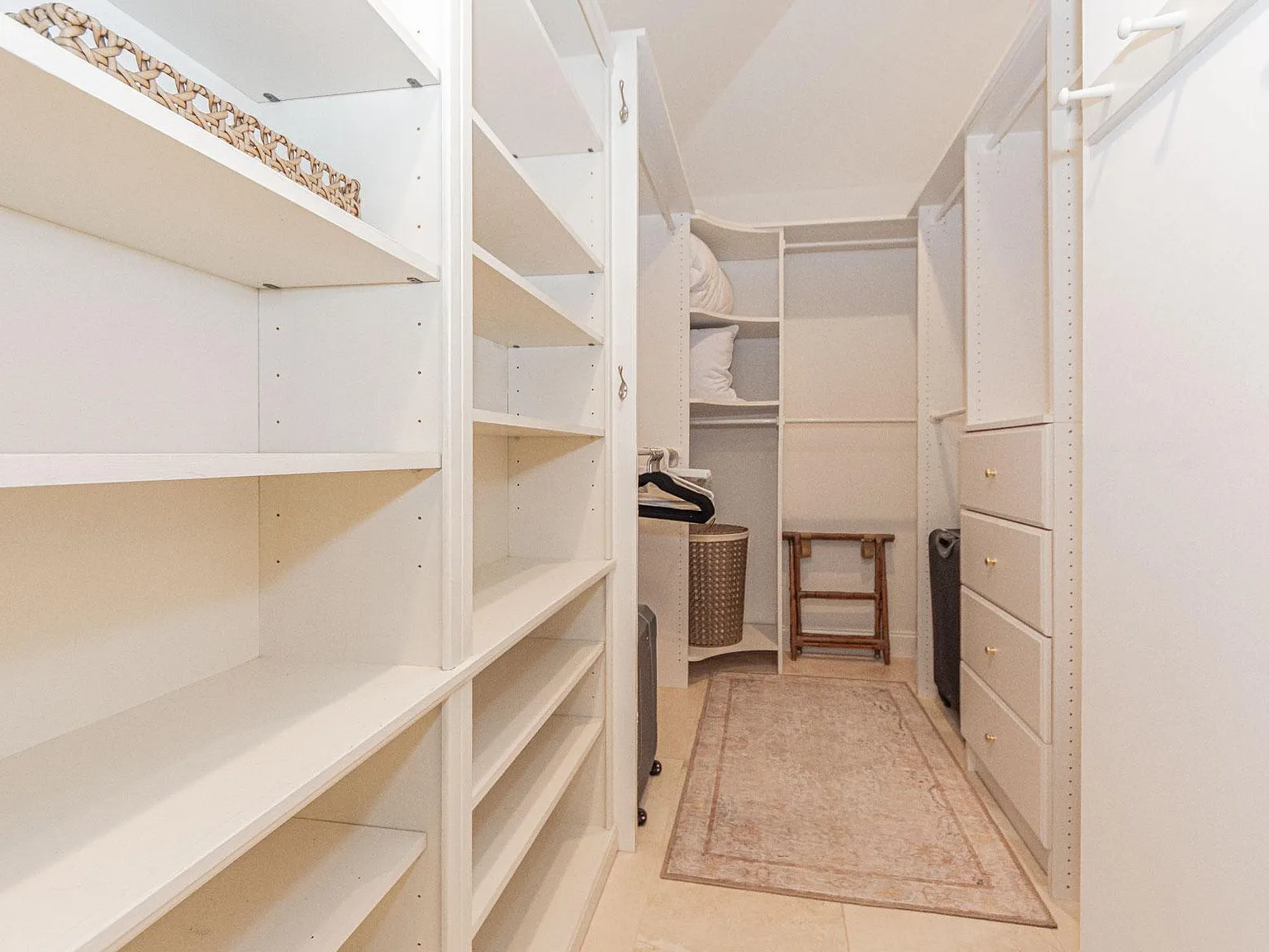3 bed, 2100 sqft, $16,000 — Photo 3