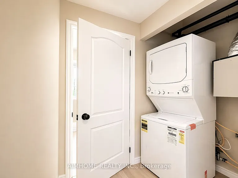 15 Waddington Cres #2 — Photo 14