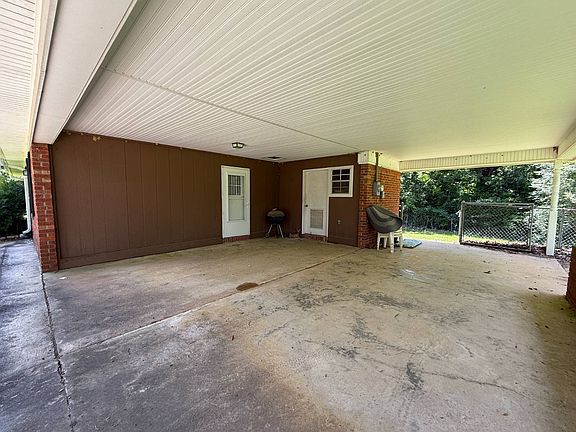 3rd image of 510 Yellow Creek Rd