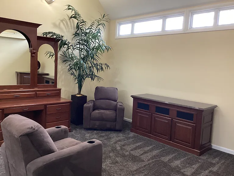 143 Robinhood Dr — Photo 6