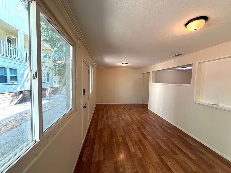 523 D St — Photo 3