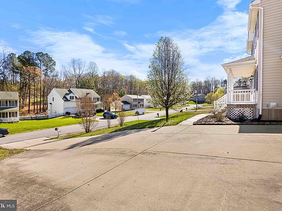 4th image of 9084 Mullen Rd
