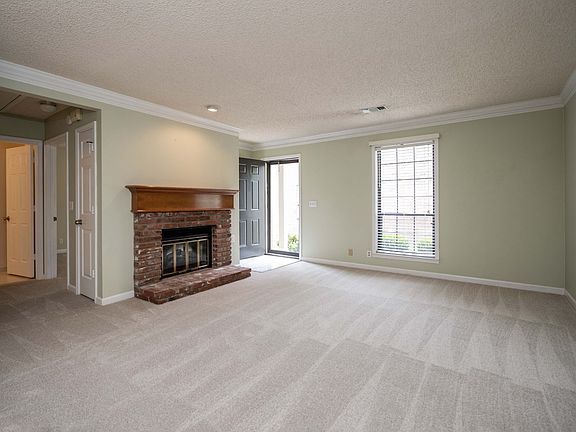 4th image of 936 E Northfield Blvd