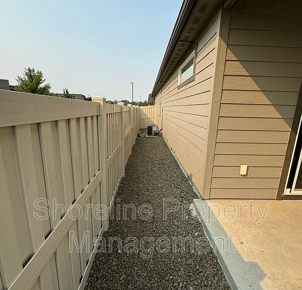 511 Diamond Lake St — Photo 18