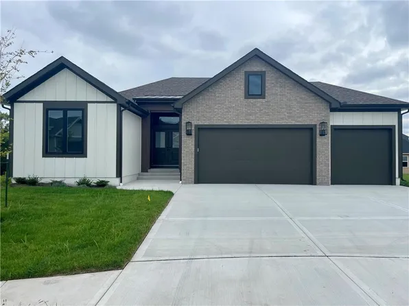 2708 NE Crestview St, Blue Springs, MO 64029