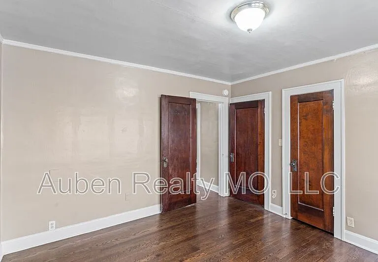 5303 Charlotte St #1 — Photo 11