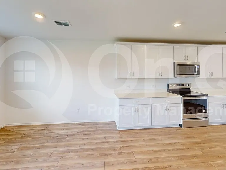882 Breakwater Dr — Photo 6