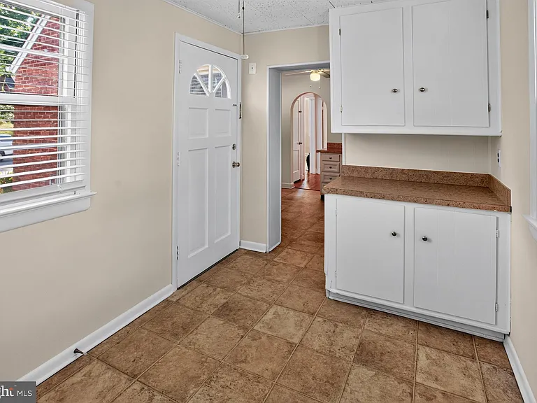 5915 Ryland Dr — Photo 11