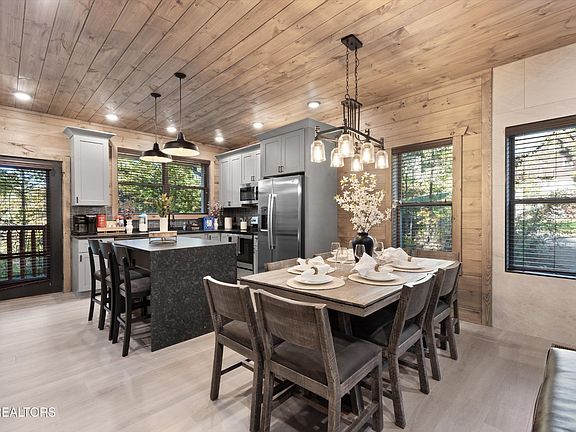 5th image of 2110 Valley Creek Way