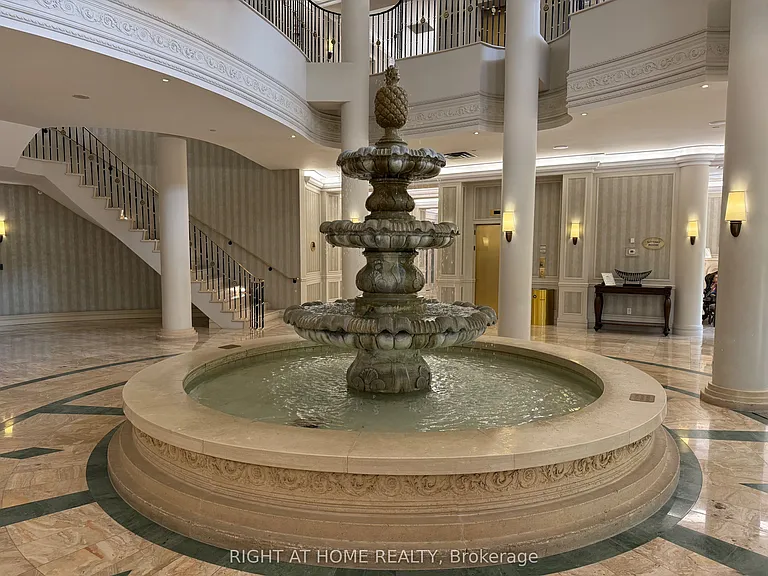 35 Kingsbridge Garden Cir #601 — Photo 3
