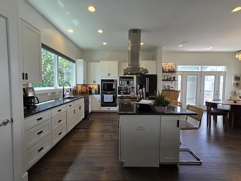 1506 Ward Ave — Photo 5