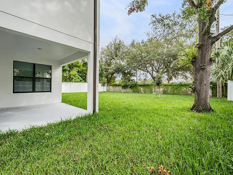 3912 S Church Ave — Photo 49