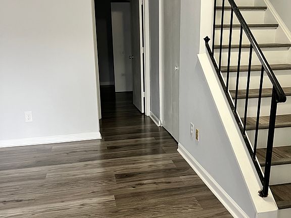 4th image of 5509 Woodlawn Manor Ct