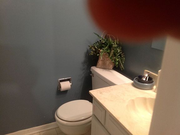1 floor powder room