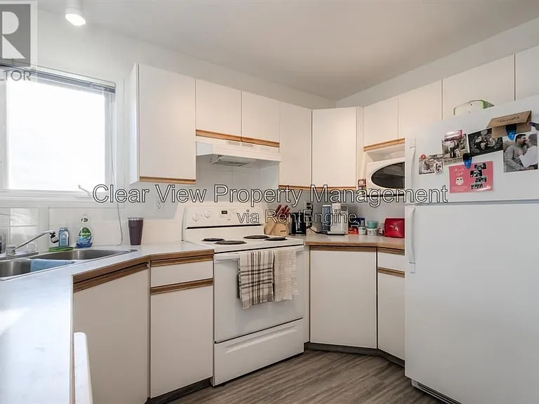 15 Assiniboia Way W #UPPER LEVEL — Photo 7