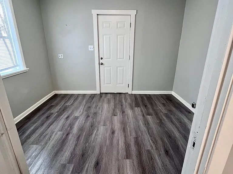 421 E 2nd St — Photo 18