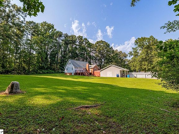5th image of 822 Mount Moriah Rd