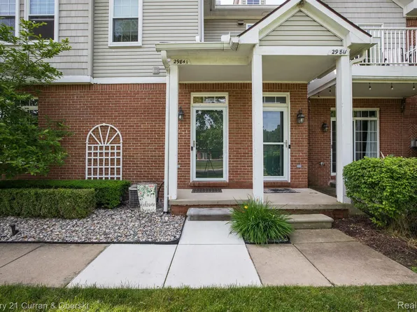 29841 Trail Creek Dr, New Boston, MI 48164