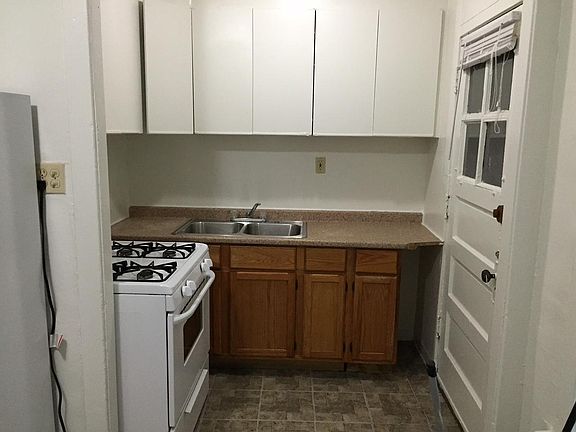 3rd image of 6602 N Ashland Ave APT 2L