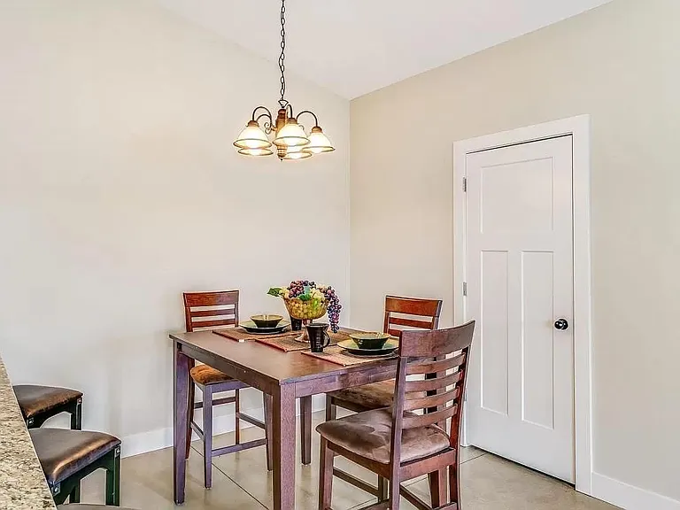 6429 S Vassar Ave — Photo 10