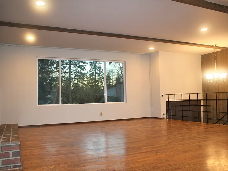 17504 NE 21st St — Photo 5