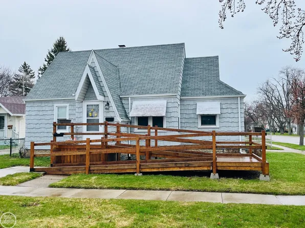 1503 Wall St, Port Huron, MI 48060