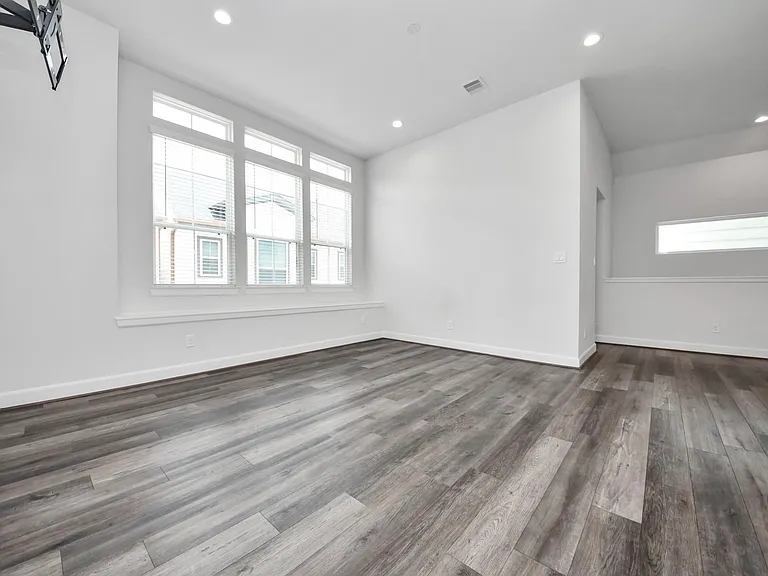 9577 Neuens Rd #B — Photo 19