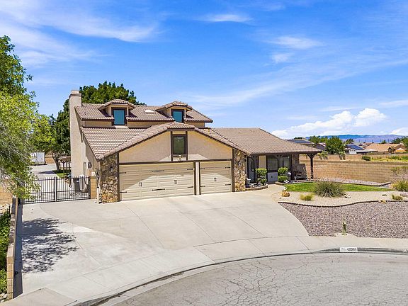 3rd image of 42301 Woodstone Ln