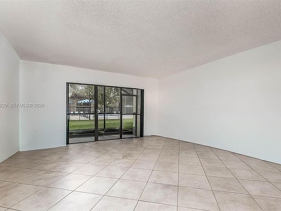 5th image of 325 Lakeview Dr APT 102