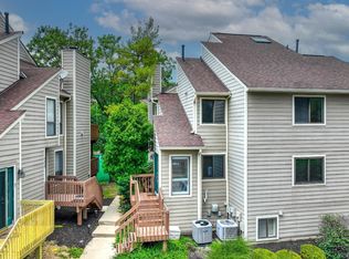 9422 Hunters Creek Dr, Cincinnati, OH 45242