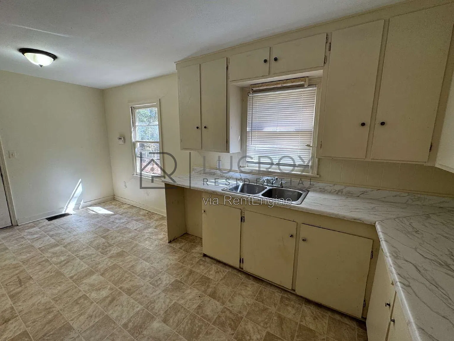 3 bed, 1.0 bath, 1003 sqft, $1,050 — Photo 4