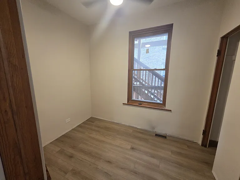 2338 W Iowa St #1R — Photo 11