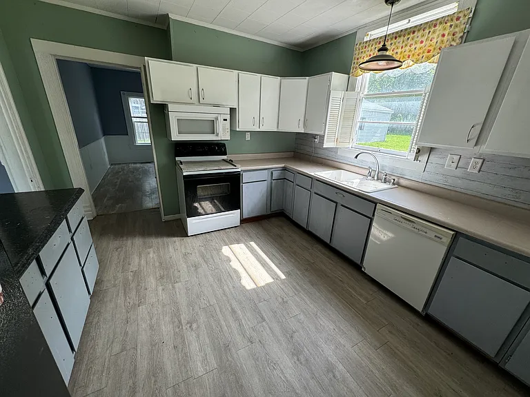 27 Ashland Ave — Photo 23