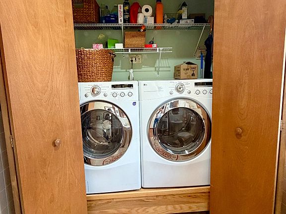 2nd image of 811 Paddock Ct
