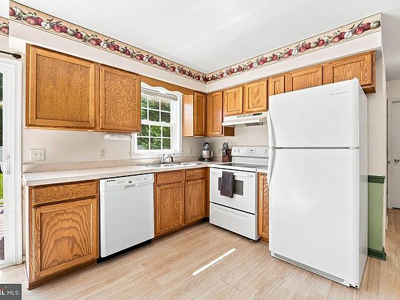 3rd image of 25133 Smithville Rd