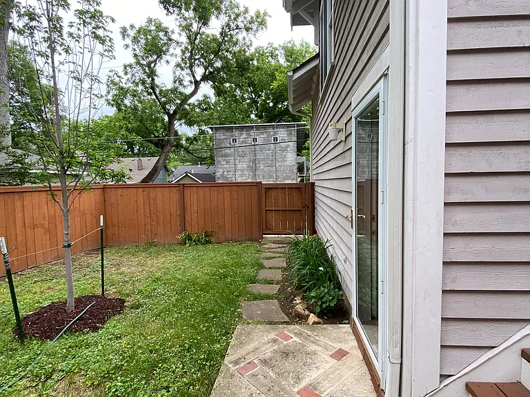 826 Missouri St — Photo 16