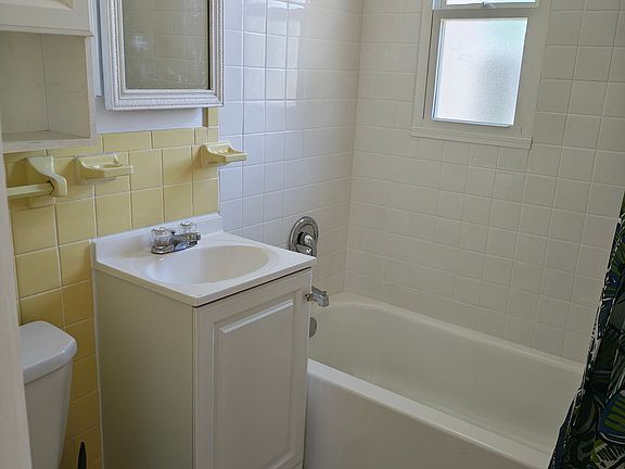4th image of 10525 118th Ave