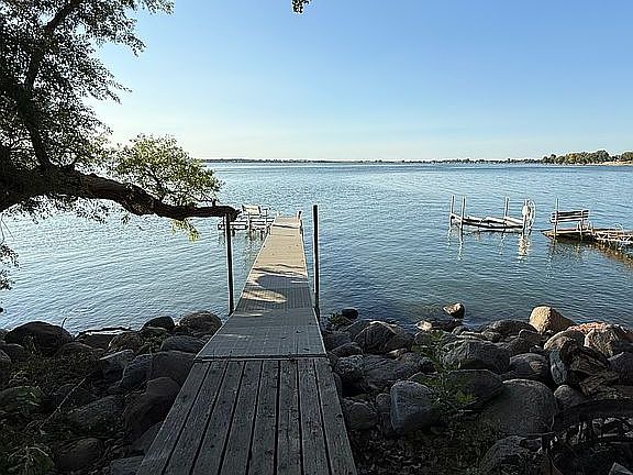 5th image of 176 E Lake Dr
