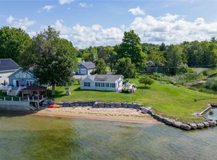 17625 Hy Knoll Dr, Sackets Harbor, NY