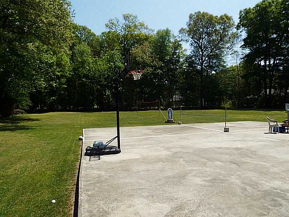 5th image of 6 Garwaine Dr