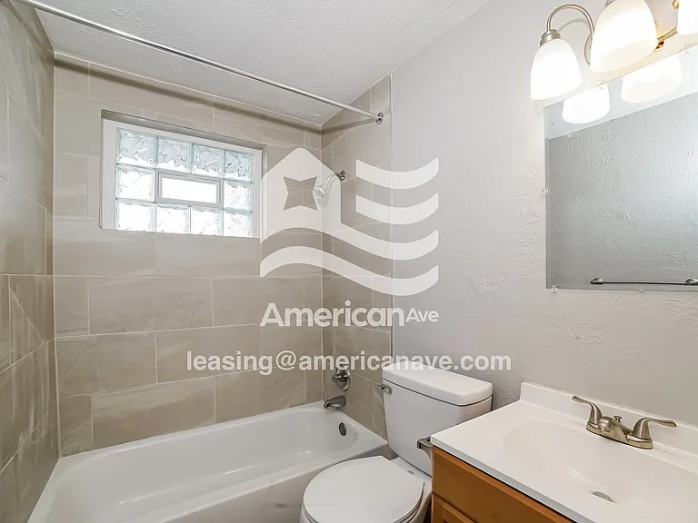 1392523_008_wm_-_main_bathroom_13504526.jpg