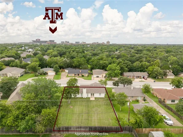 904 Holleman Dr, College Station, TX 77840