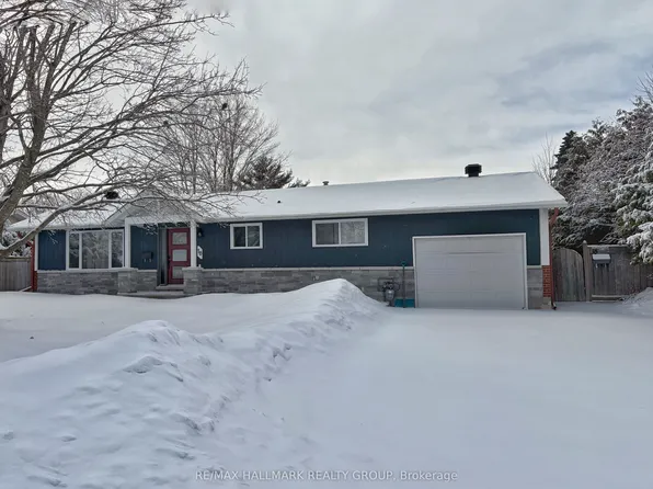 18 Forest Park Ave W, Ottawa, ON K2E 5A1