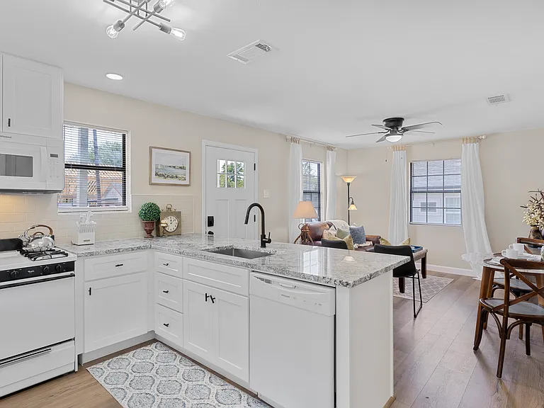1505 N College St — Photo 22