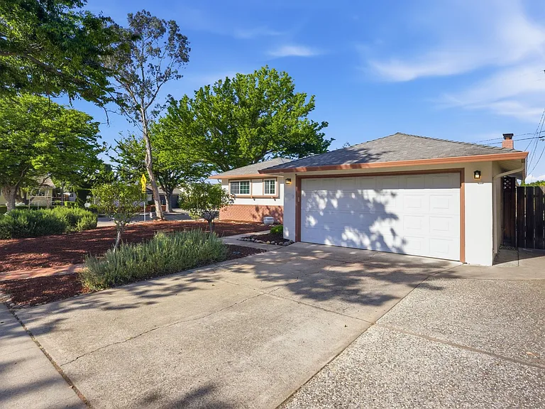 5254 Dellwood Way — Photo 3