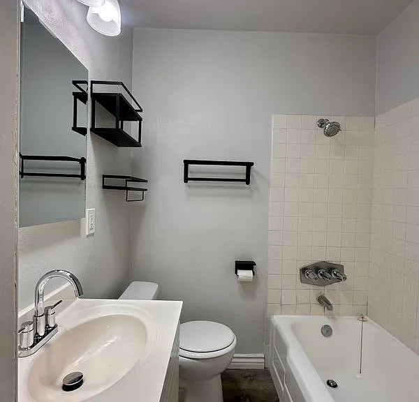 1645 W 253rd St — Photo 12