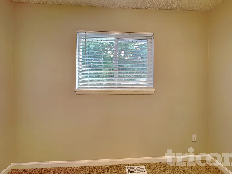 1019 S Newark St — Photo 13