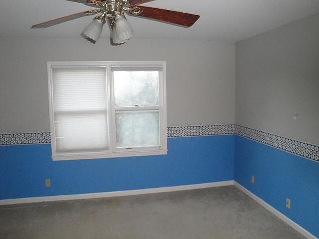 2nd image of 1415 Clarence Ct